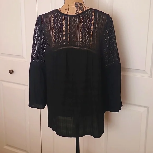 🖤 Black Lace Blouse - Picture 4 of 4